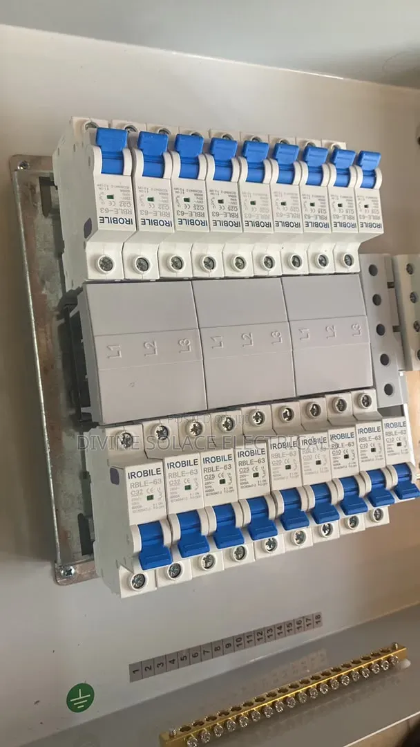 Distribution Board D4 TPN 3-Phase 24-Way - 1