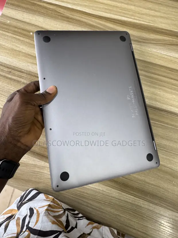 Apple MacBook Pro 2020 M1 8GB RAM 256GB SSD - 1