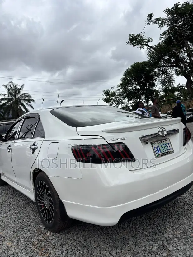 2008 Toyota Camry SE 2.4L Petrol Sedan - Fari - 1