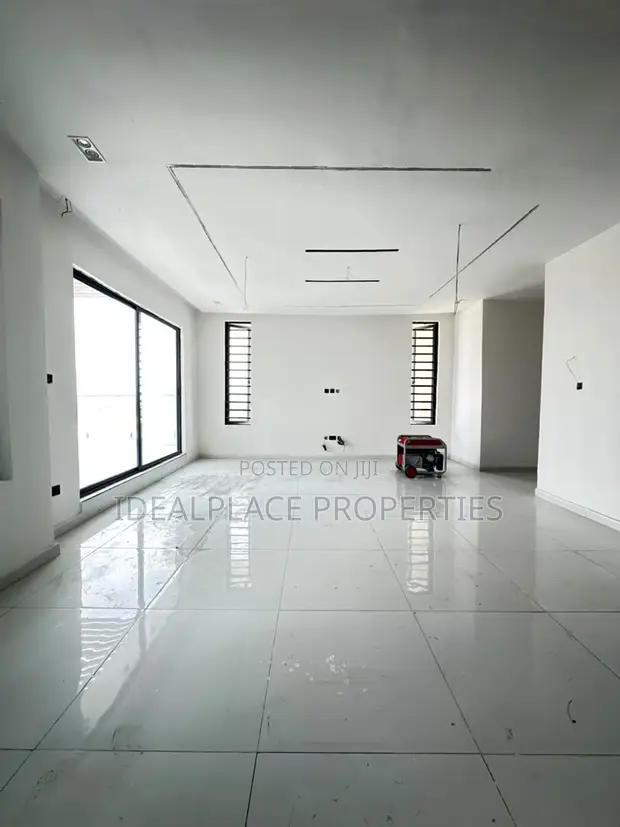 3 Bedroom Penthouse with Elevator, Pool & Gym in Ikate - 1