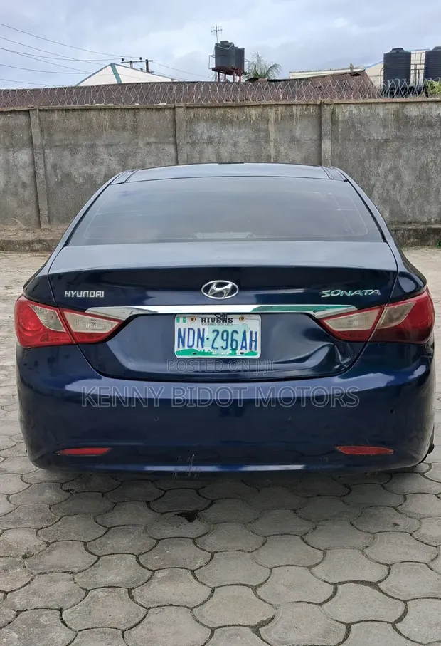 Hyundai Sonata 2012 Blue - 1