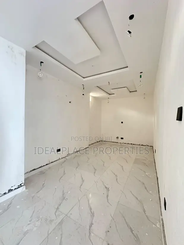 5-Bedroom Duplex with BQ in Lekki Phase 1 - 1