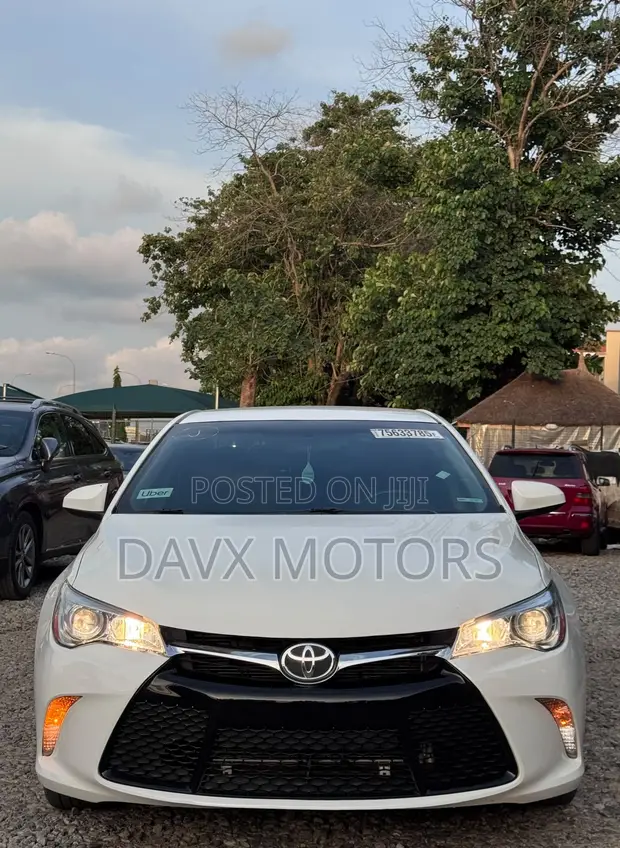 2015 Toyota Camry SE Sedan - 1