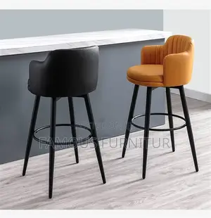 Modern Channel-Stitched Leather Bar Stools masu masu Curved Armrests