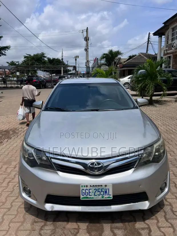 Toyota Camry SE Sedan 2013 - 1
