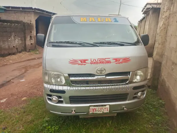 Toyota HiAce 2010 Bas - Grey - 1
