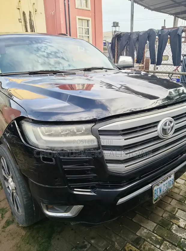 Toyota Land Cruiser 2023 Black - 1