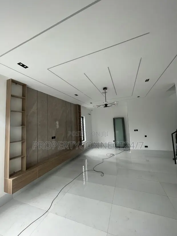 4-Bedroom Semi-Detached Duplex don Sayarwa, Sangotedo - 1
