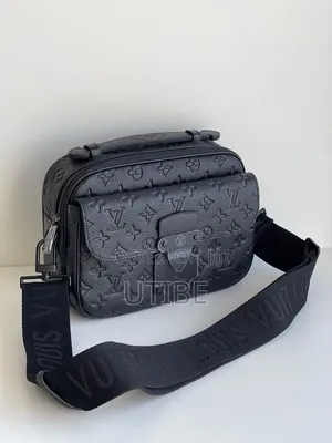 Gucci Medium Black Genuine Leather Luggage & Travel Bag