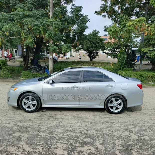 Toyota Camry 2014 Silver - 1