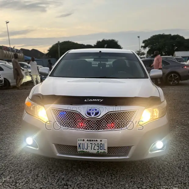 Toyota Camry LE Sedan 2010 - 1