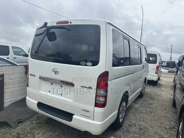 Toyota HiAce 2013 White - 1