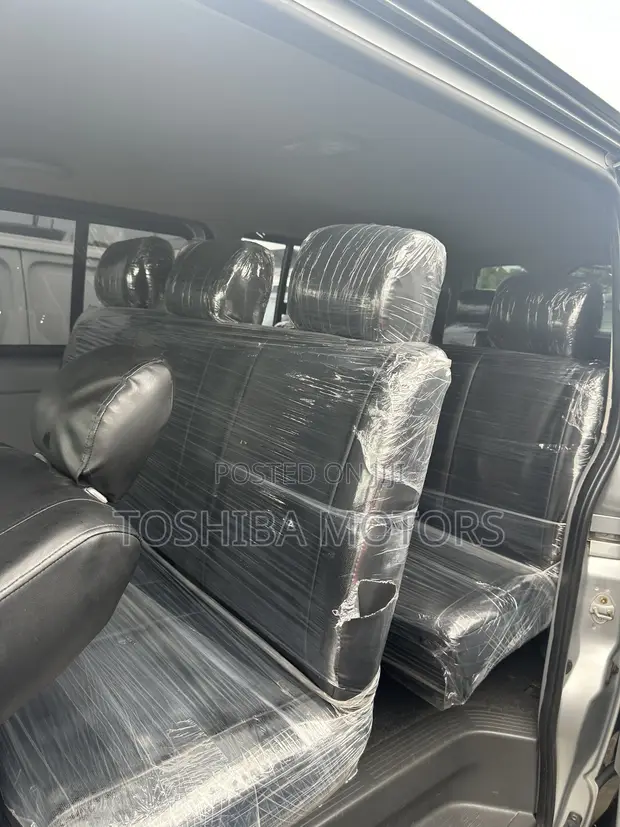 Toyota HiAce 2013 Silver - 1