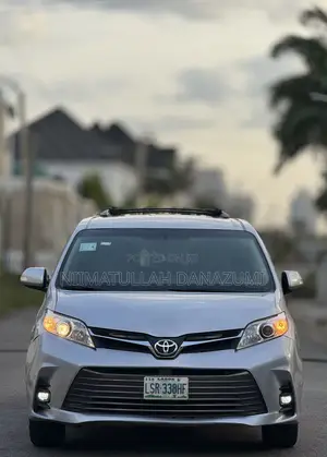 2016 Toyota Sienna Silver