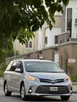2016 Toyota Sienna Silver - 3