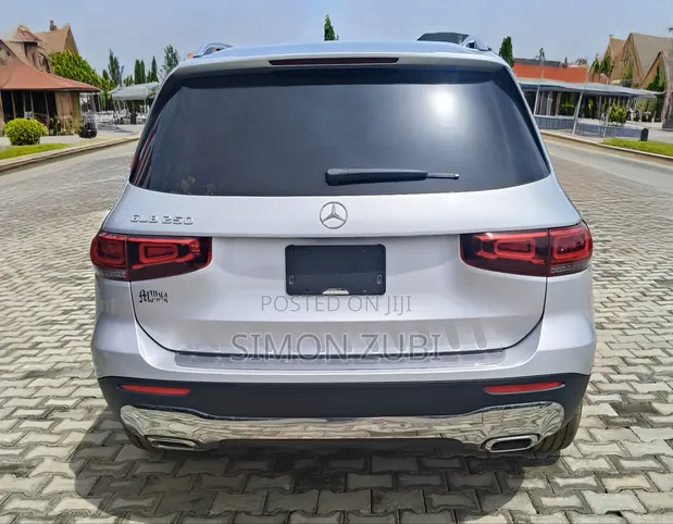 2023 Mercedes-Benz GLB 250 4MATIC Silver - 1