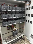 Schneider Electric 18-Way 100A 4-Pole Distribution Board tare da 400A Main Switch - 4