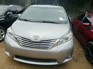 2016 Toyota Sienna XLE 7-Passenger (Foreign Used)