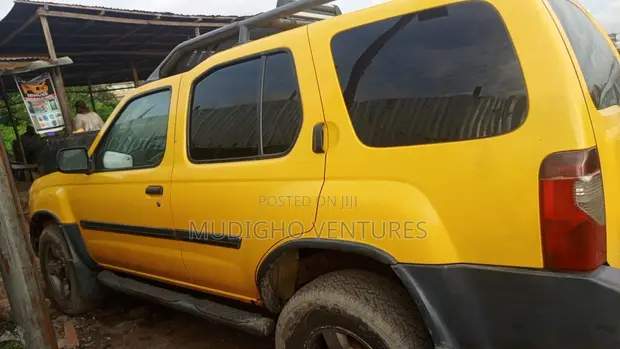 Nissan Xterra XE 4x4 2002 Yellow - 1