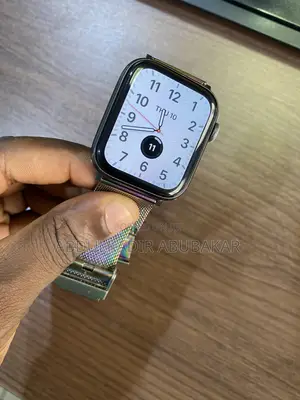 Apple Watch Series 5 44mm GPS + Cellular