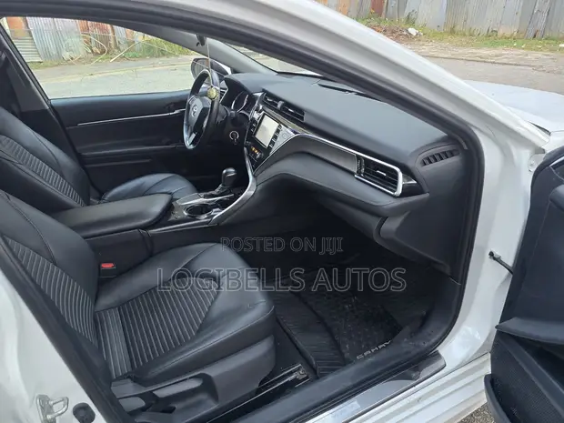 Toyota Camry SE FWD (2.5L) Farar 2018 - 1