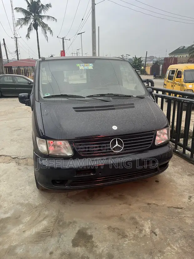 Mercedes-Benz V-Class 2002 Blue - 1