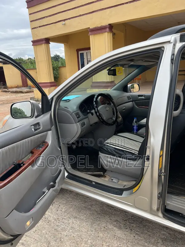 Toyota Sienna XLE 7 Passenger 2010 Ja - 1