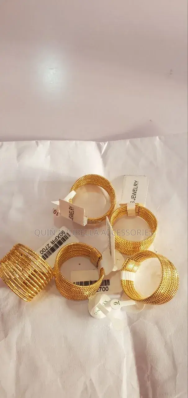 35-Strip Ladies Bangle - Elegant Gold-Tone Fashion Bracelet - 1