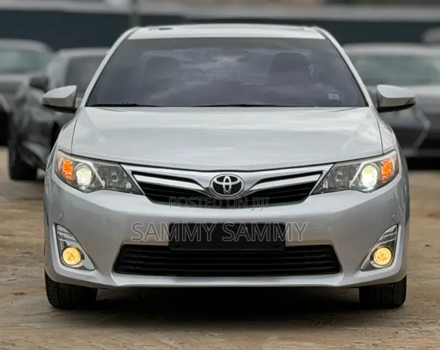 Toyota Camry 2013 XLE Silver - 1