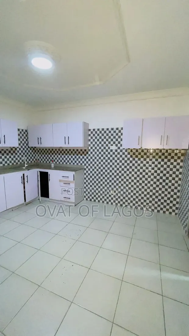 3 Bedroom Block of Flats for Rent in Lekki Phase 1 - 1