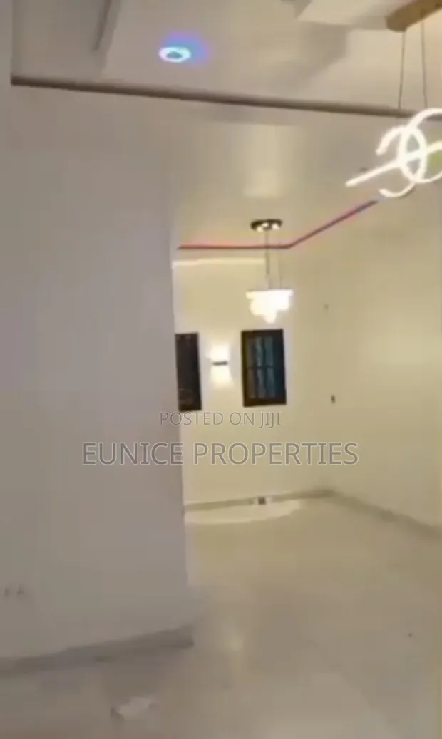 3-Bedroom Block of Flats for Rent in GRA, Benin City - 1
