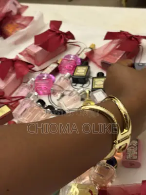 Kayan Kamshi masu Kyau da Kananan Perfumes na Masu Zana