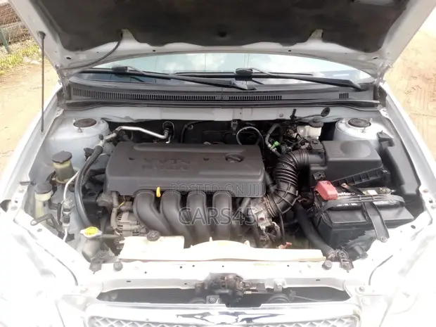Toyota Corolla 2005 Silver - 1