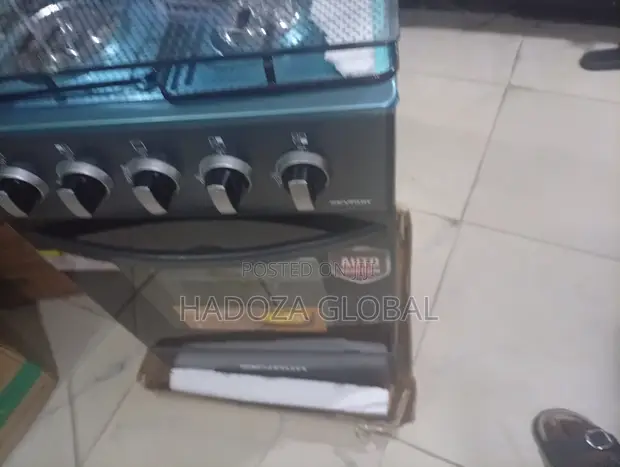Skyrun 4-Burner Portable Gas Cooker - 1