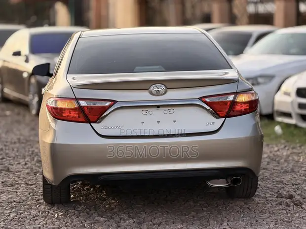 Toyota Camry SE 2015 Gold - 1