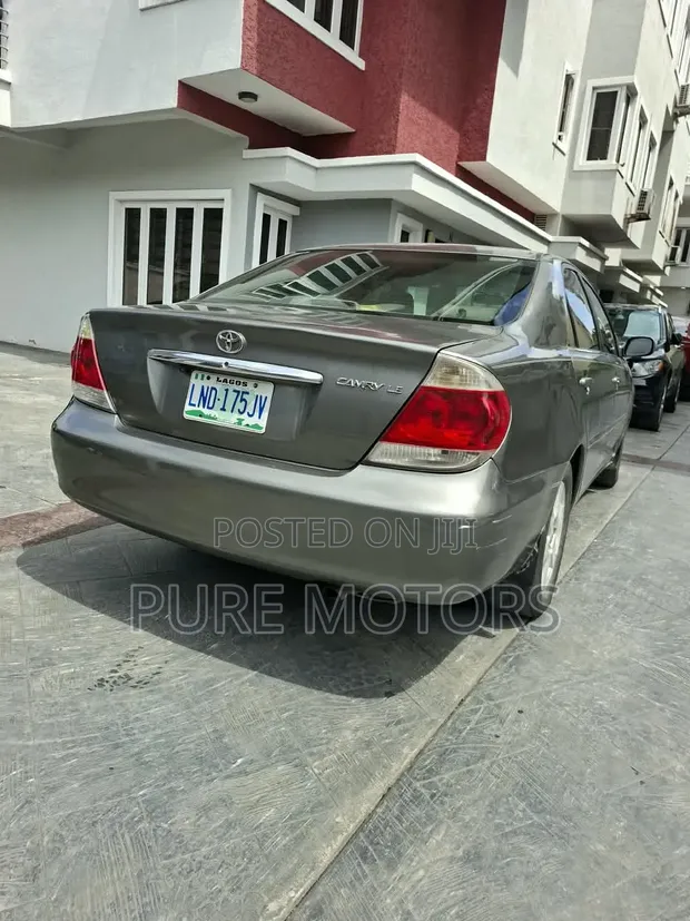 Toyota Camry 2006 Grey - 1