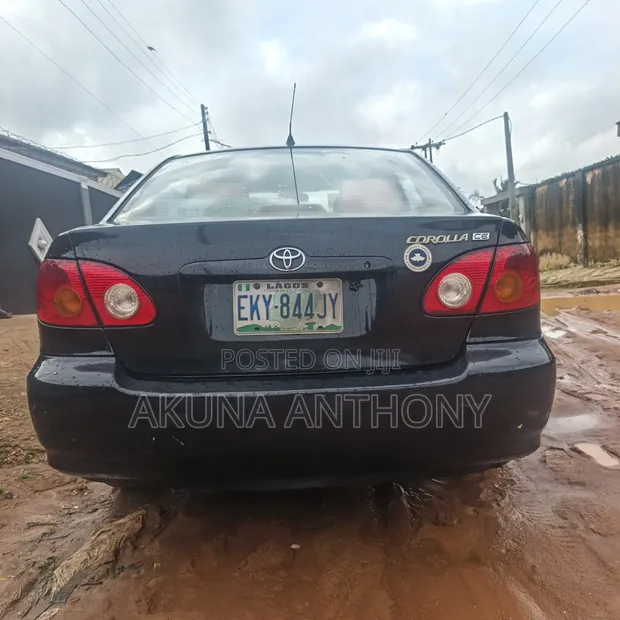 Toyota Corolla 2004 Black - 1