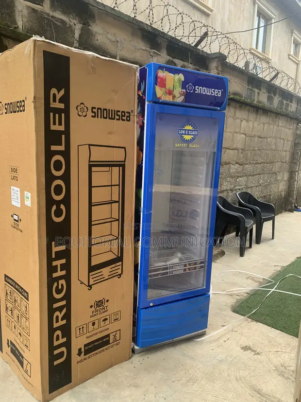 Snowsea Standing Showcase Refrigerator LC-500W - 1