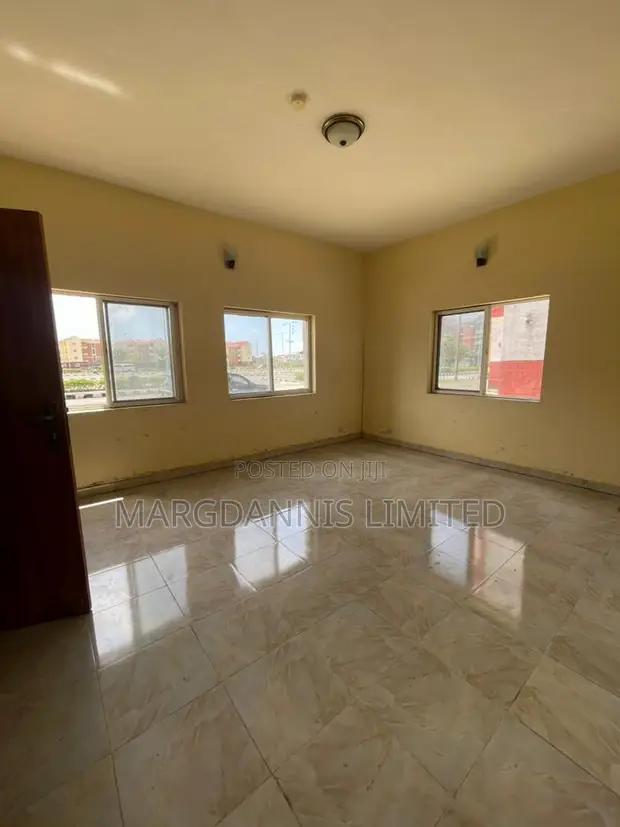 3-Bedroom Block of Flats na Sayarwa a Sangotedo, Legas - 1