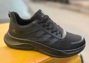 Mazan Adidas masu Alatu na Wasanni - Sababbi