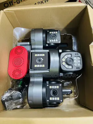 Kyamaran CCTV mai Lenses Guda Uku Mai Amfani da Hasken Rana