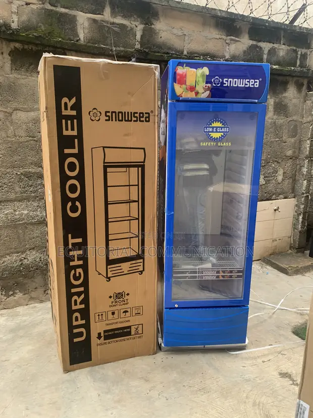 Snowsea LC-500W Beverage Display Cooler - 1