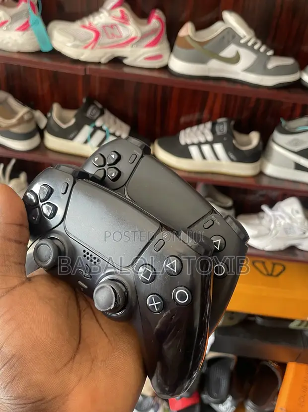 PS5 DualSense Controllers Na Kadan - 1