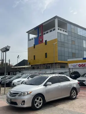 Toyota Corolla LE 2012 Silver