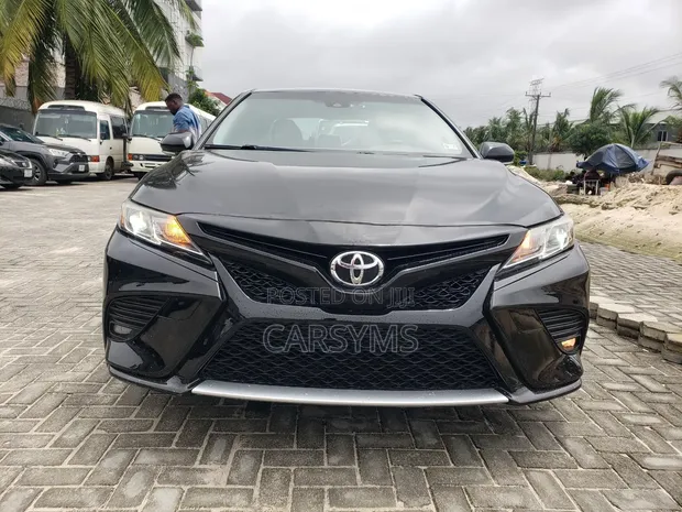 2018 Toyota Camry SE FWD (2.5L) Baki - 1
