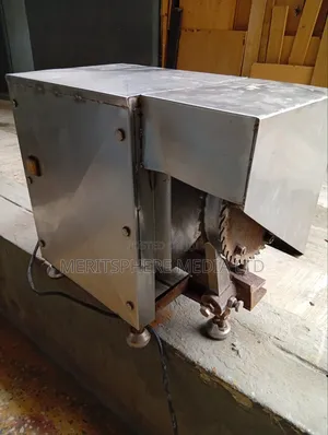 Commercial Coconut Dehusking Machine