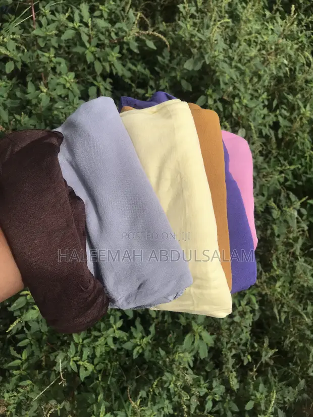UAE Jersey Hijab Scarf - Matsakaici | Launuka Daban-daban - 1