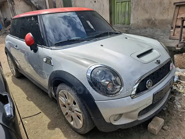 2010 Mini Cooper S Hatchback - Off White - 1