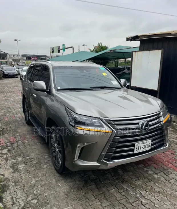 2016 Lexus LX 570 (5 Seats) AWD Gold - 1