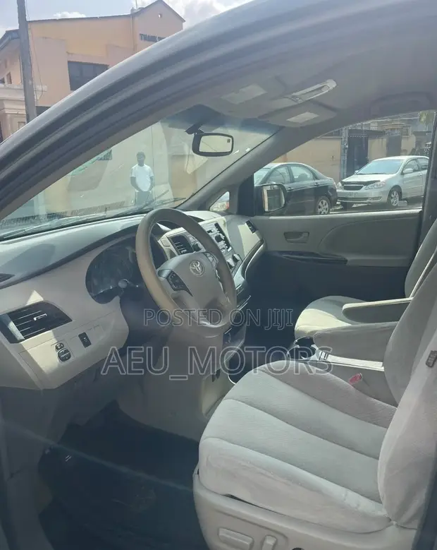 Toyota Sienna LE 2012 Mai Zama 8, Kore - 1